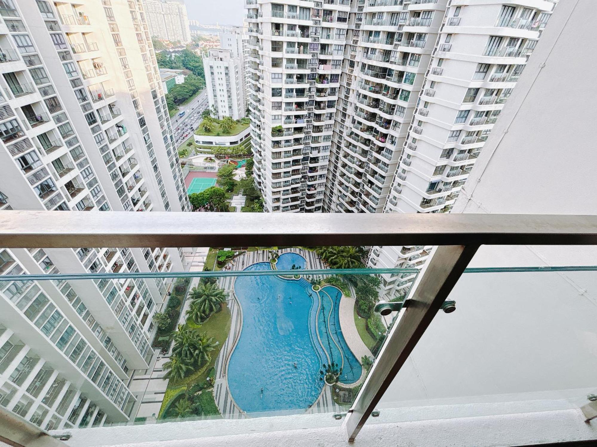 Country Garden Danga Bay By Lions Bay Apartment Johor Bahru Room photo